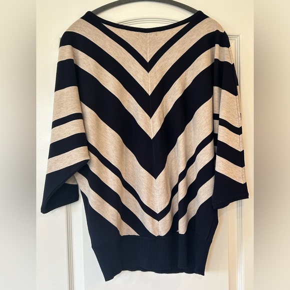 NWT Premise Chevron Striped Print V-Neck Pullover Sweater
Size - XL - Picture 3 of 5